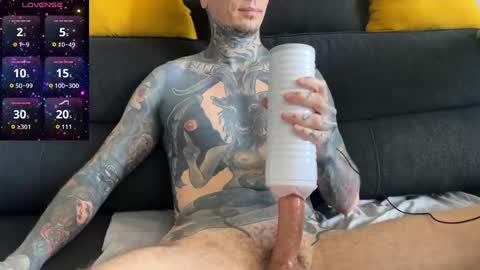 Snapshot of max_reaves chatting on October 17, 6:38 am online show from October 17, 6:38 am