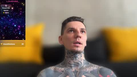 Snapshot of max_reaves chatting on October 18, 6:48 am online show from October 18, 6:48 am