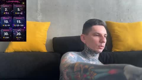 Snapshot of max_reaves chatting on October 19, 5:19 am online show from October 19, 5:19 am