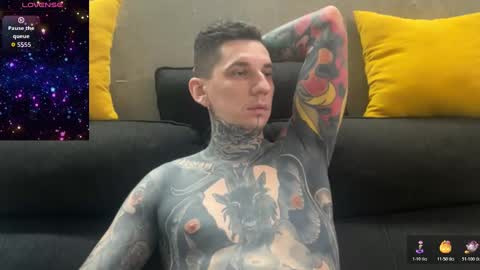 Snapshot of max_reaves chatting on October 20, 5:19 am online show from October 20, 5:19 am