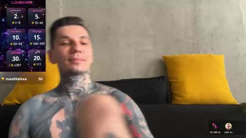 Snapshot of max_reaves chatting on October 25, 6:32 am online show from October 25, 6:32 am