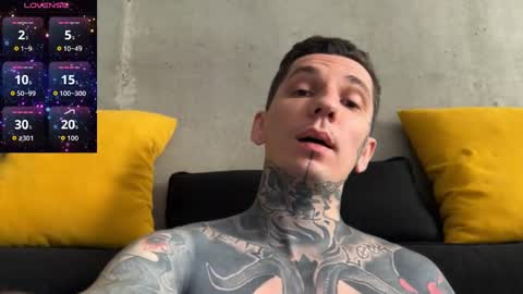 Snapshot of max_reaves chatting on October 27, 5:33 am online show from October 27, 5:33 am