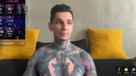 Snapshot of max_reaves chatting on October 31, 5:30 am online show from October 31, 5:30 am