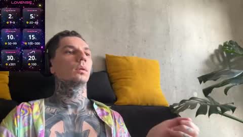 Snapshot of max_reaves chatting on November 2, 5:43 am online show from November 2, 5:43 am