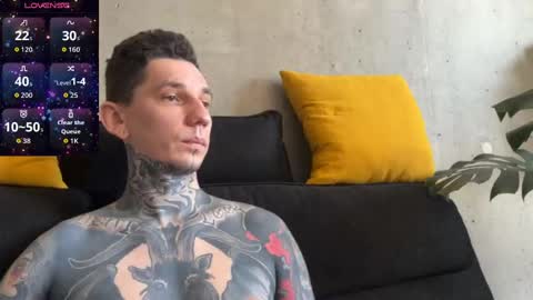 Snapshot of max_reaves chatting on November 3, 5:20 am online show from November 3, 5:20 am