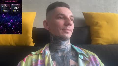 Snapshot of max_reaves chatting on November 9, 5:50 am online show from November 9, 5:50 am