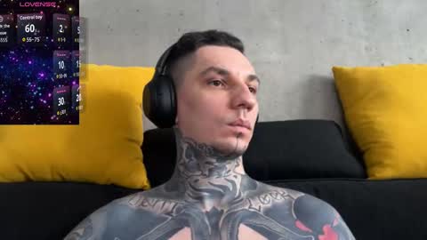 Snapshot of max_reaves chatting on November 16, 5:46 am online show from November 16, 5:46 am