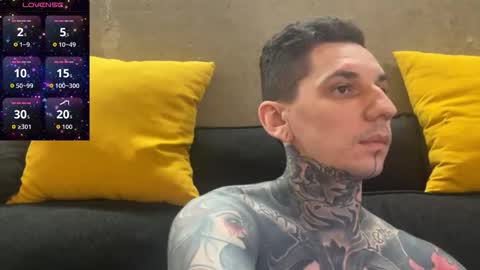 Snapshot of max_reaves chatting on December 1, 5:45 am online show from December 1, 5:45 am