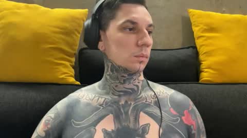 Snapshot of max_reaves chatting on December 15, 5:23 am online show from December 15, 5:23 am