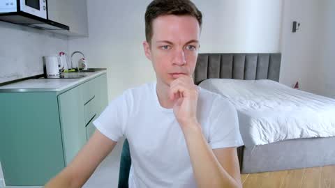 Max  online show from January 28, 12:00 pm