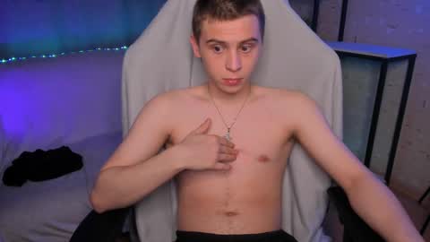 Snapshot of max_sm1th chatting on March 12, 7:17 pm Max online show from March 12, 7:17 pm