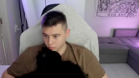 Max online show from February 4, 6:19 am