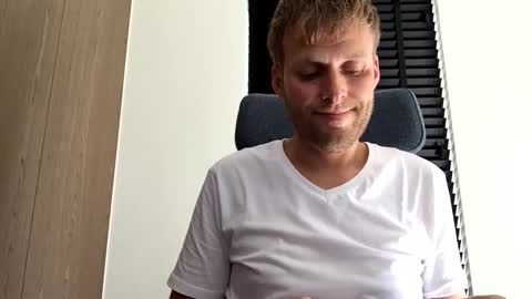 Snapshot of max_straight_1 chatting on October 9, 10:57 am Max take off clothes online show from October 9, 10:57 am