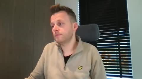 Snapshot of max_straight_1 chatting on November 13, 11:53 am Max take off clothes online show from November 13, 11:53 am