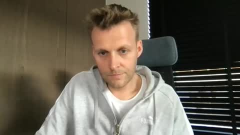 Snapshot of max_straight_1 chatting on December 15, 1:26 pm Max take off clothes online show from December 15, 1:26 pm