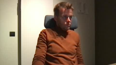 Max take off clothes online show from January 5, 6:55 pm