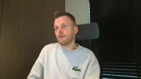 Snapshot of max_straight_1 chatting on February 13, 8:10 am Max take off clothes online show from February 13, 8:10 am