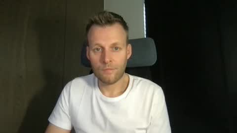 Snapshot of max_straight_1 chatting on February 17, 8:22 am Max take off clothes online show from February 17, 8:22 am