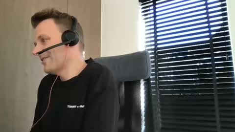 Snapshot of max_straight_1 chatting on March 5, 9:49 am Max take off clothes online show from March 5, 9:49 am