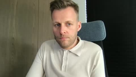 Snapshot of max_straight_1 chatting on March 20, 12:21 pm Max take off clothes online show from March 20, 12:21 pm