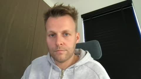 Snapshot of max_straight_1 chatting on March 27, 9:21 am Max take off clothes online show from March 27, 9:21 am