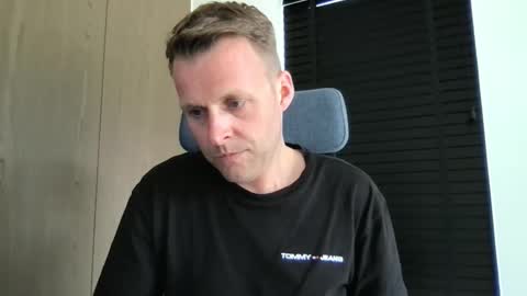 Snapshot of max_straight_1 chatting on May 7, 11:48 am Max take off clothes online show from May 7, 11:48 am