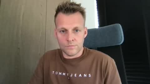 Snapshot of max_straight_1 chatting on June 1, 8:38 am Max take off clothes online show from June 1, 8:38 am