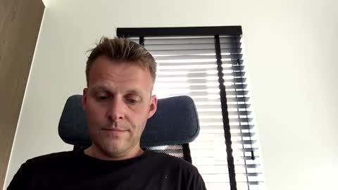 Snapshot of max_straight_1 chatting on June 5, 11:38 am Max take off clothes online show from June 5, 11:38 am