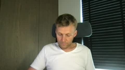 Snapshot of max_straight_1 chatting on June 19, 8:18 am Max take off clothes online show from June 19, 8:18 am