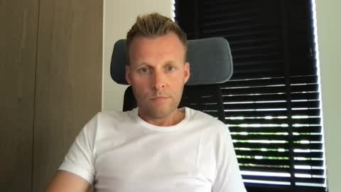 Snapshot of max_straight_1 chatting on July 23, 9:51 am Max take off clothes online show from July 23, 9:51 am