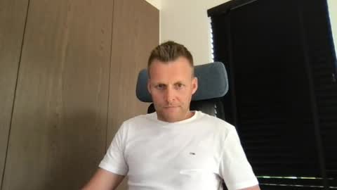 Snapshot of max_straight_1 chatting on August 6, 11:23 am Max take off clothes online show from August 6, 11:23 am