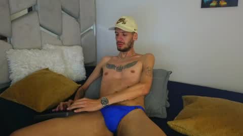 Snapshot of max_tayloor chatting on April 10, 5:56 am Max Taylor online show from April 10, 5:56 am