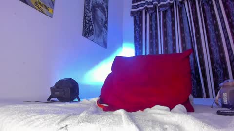 Snapshot of max_val chatting on December 23, 2:39 pm Max online show from December 23, 2:39 pm