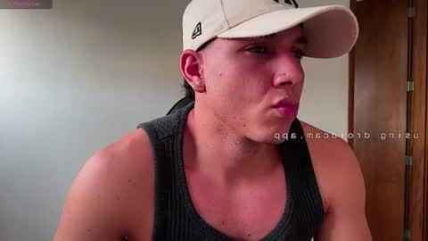 max_valiant1 online show from June 18, 10:25 pm