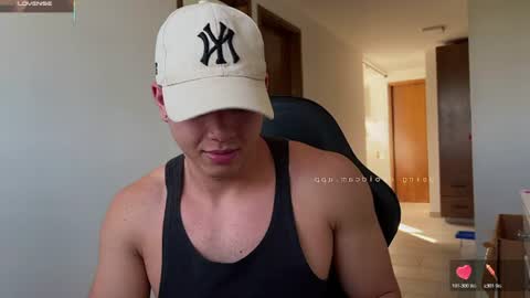 max_valiant1 online show from June 21, 8:44 pm