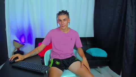 Snapshot of max_wild01 chatting on March 4, 9:51 am MAX online show from March 4, 9:51 am