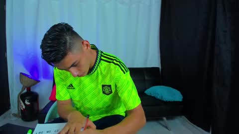 Snapshot of max_wild01 chatting on March 6, 8:08 am MAX online show from March 6, 8:08 am