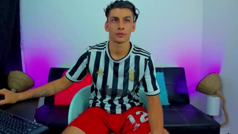 Snapshot of max_wild01 chatting on September 9, 6:13 am MAX online show from September 9, 6:13 am