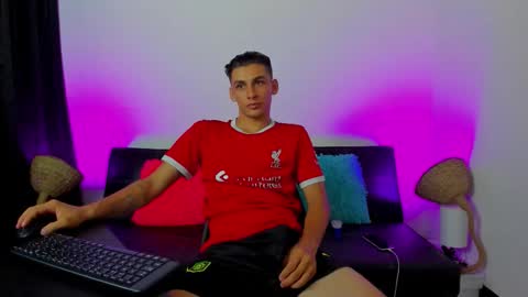 Snapshot of max_wild01 chatting on September 23, 7:00 am MAX online show from September 23, 7:00 am