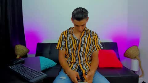 Snapshot of max_wild01 chatting on September 25, 6:11 pm MAX online show from September 25, 6:11 pm