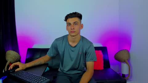 Snapshot of max_wild01 chatting on October 7, 6:54 am MAX online show from October 7, 6:54 am