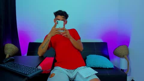 Snapshot of max_wild01 chatting on October 13, 6:02 am MAX online show from October 13, 6:02 am