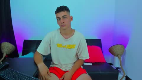 Snapshot of max_wild01 chatting on October 23, 3:00 pm MAX online show from October 23, 3:00 pm