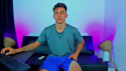 Snapshot of max_wild01 chatting on November 4, 9:19 am MAX online show from November 4, 9:19 am