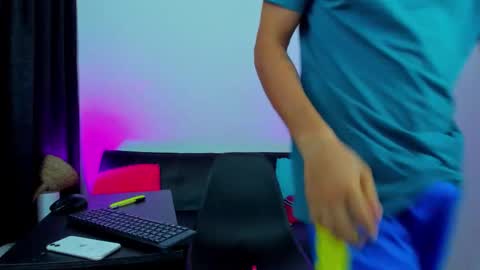 MAX     online show from February 15, 7:49 am