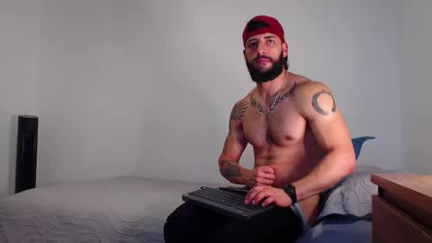 Snapshot of max_xl_ chatting on November 25, 12:10 am max_xl_ online show from November 25, 12:10 am