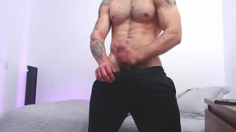 max_xl_ online show from April 28, 1:37 am