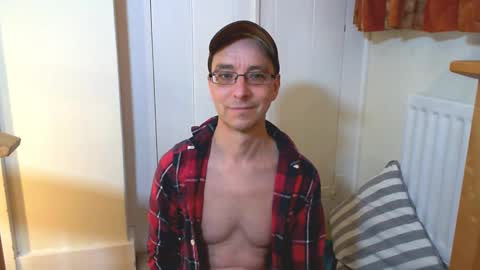 Snapshot of maxdavies chatting on December 3, 1:21 pm Max Davies online show from December 3, 1:21 pm