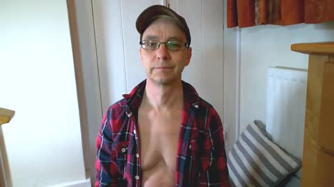 Snapshot of maxdavies chatting on February 2, 3:10 am Max Davies online show from February 2, 3:10 am