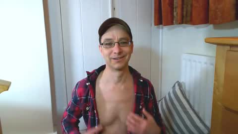 Snapshot of maxdavies chatting on February 3, 11:42 am Max Davies online show from February 3, 11:42 am